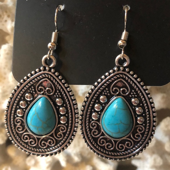 paparazzi Jewelry - 🏝 NWT SILVER-TONE & TURQUOISE DANGLE EARRINGS